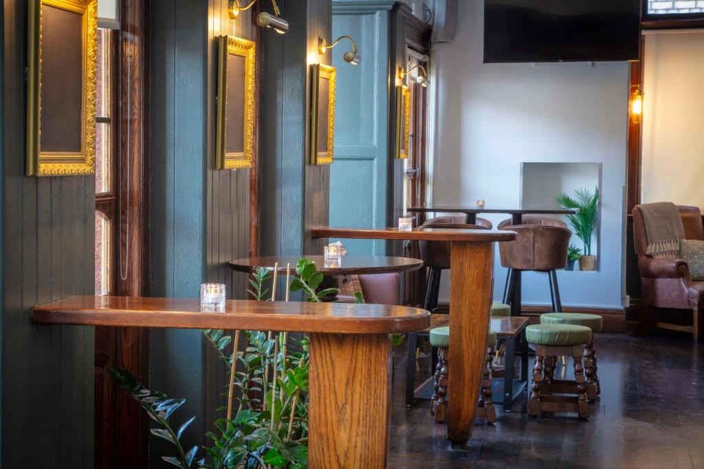 The Crown London, WorldHotels Distinctive - Resim 37