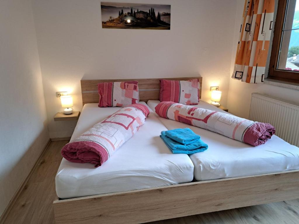 Posteľ alebo postele v izbe v ubytovaní Apartment Yasmin by Interhome