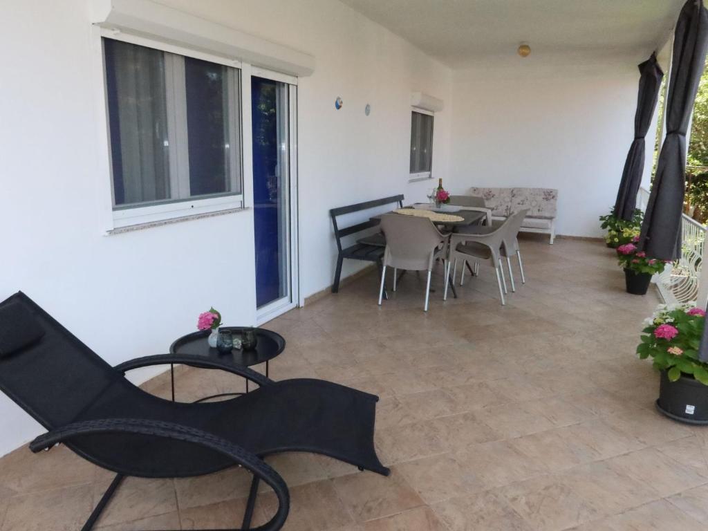 Posedenie v ubytovaní Holiday Home Matkovic by Interhome