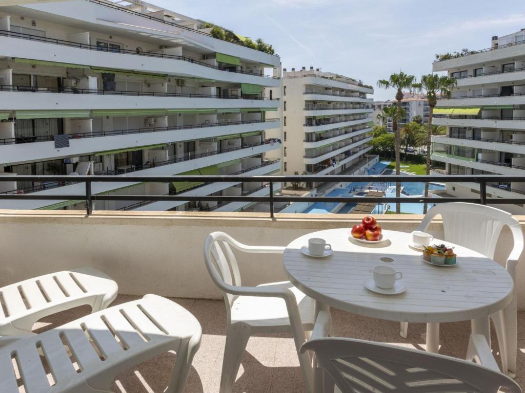 Bazén v ubytovaní Apartment Riviera Park J 52 by Interhome alebo v jeho blízkosti
