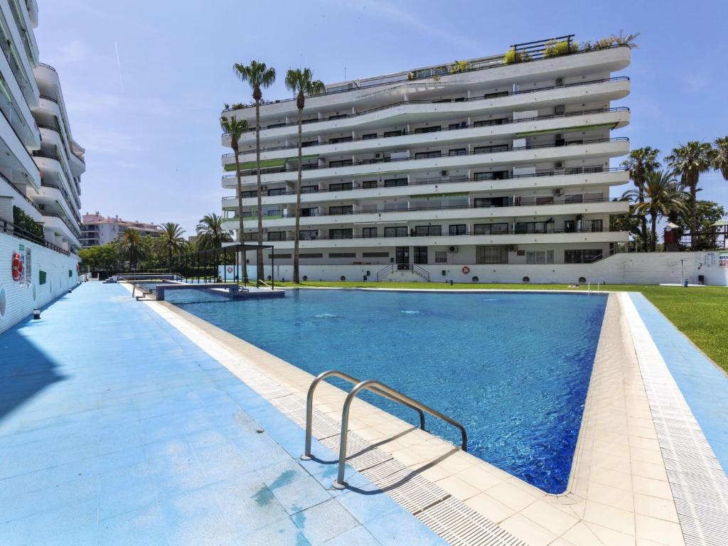 Bazén v ubytovaní Apartment Riviera Park J 37 by Interhome alebo v jeho blízkosti