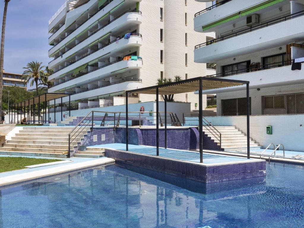 Bazén v ubytovaní Apartment Riviera Park J 37 by Interhome alebo v jeho blízkosti