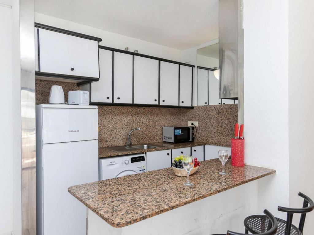 Kuchyňa alebo kuchynka v ubytovaní Apartment Riviera Park J 22 by Interhome