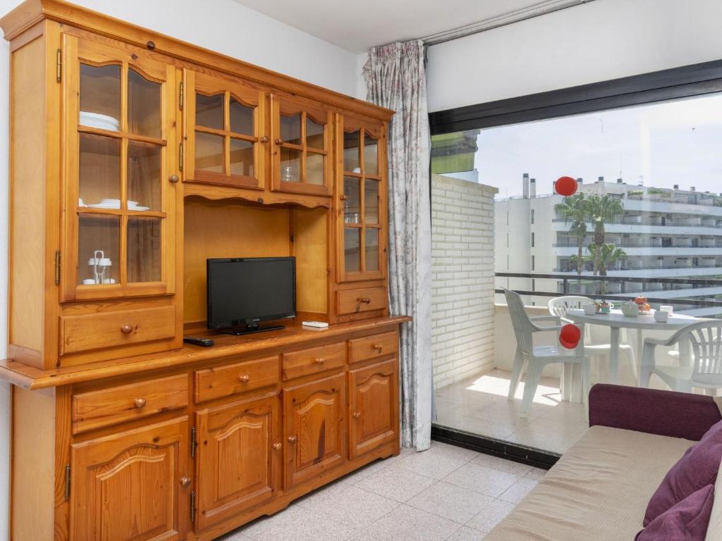 Televízia a/alebo spoločenská miestnosť v ubytovaní Apartment Riviera Park J 56 by Interhome