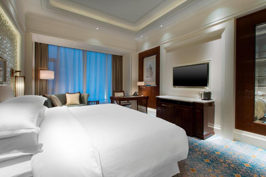 Sheraton Grand Wuhan Hankou Hotel - Superior Deluxe Zimmer Mit Kingsize-Bett