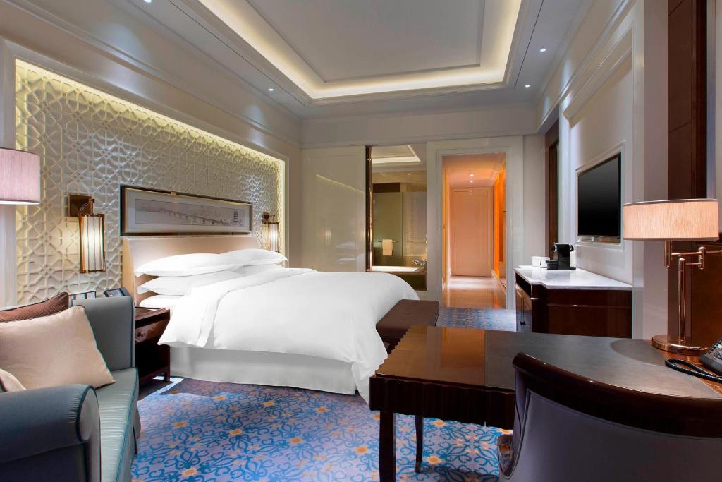 Sheraton Grand Wuhan Hankou Hotel - Club-Zimmer Mit Kingsize-Bett