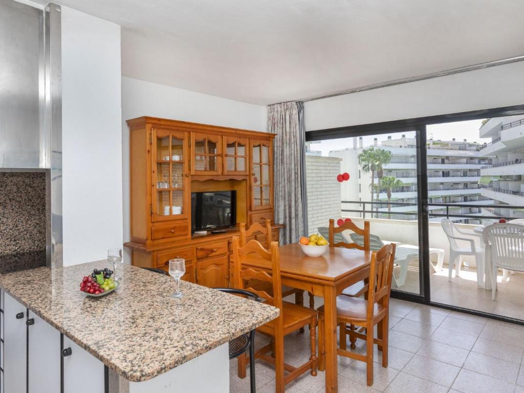 Kuchyň nebo kuchyňský kout v ubytování Apartment Riviera Park J 57 by Interhome