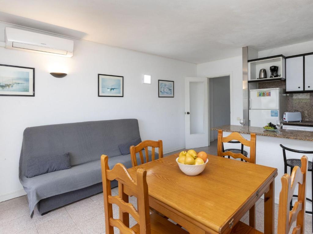 Kuchyň nebo kuchyňský kout v ubytování Apartment Riviera Park J 57 by Interhome