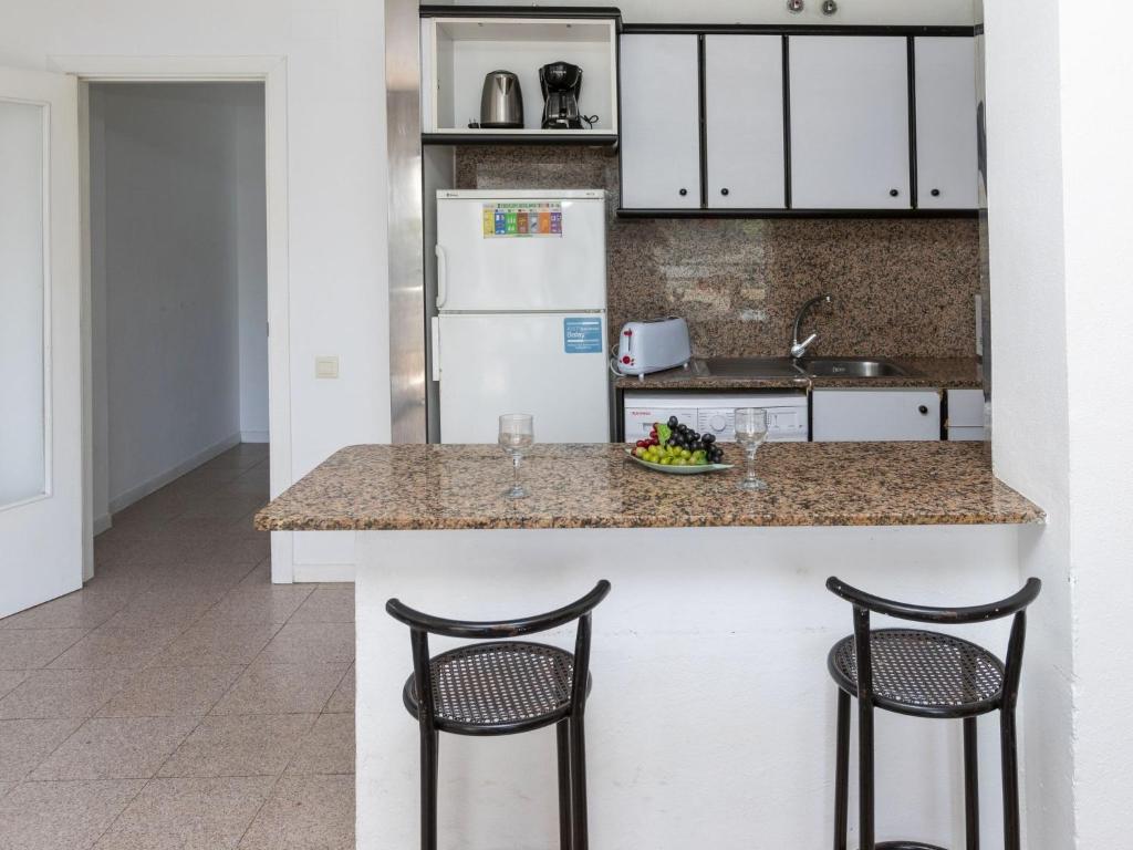 Kuchyň nebo kuchyňský kout v ubytování Apartment Riviera Park J 57 by Interhome