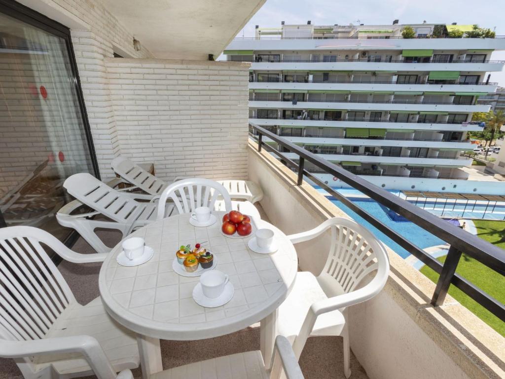 Bazén v ubytování Apartment Riviera Park J 57 by Interhome nebo v jeho okolí