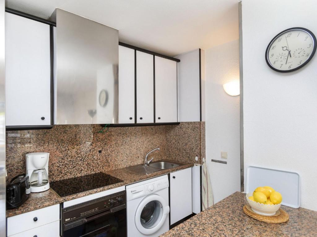 Kuchyňa alebo kuchynka v ubytovaní Apartment Riviera Park by Interhome
