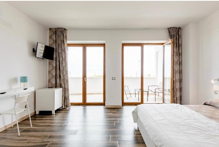 Postel nebo postele na pokoji v ubytování Manfredi Sea Room