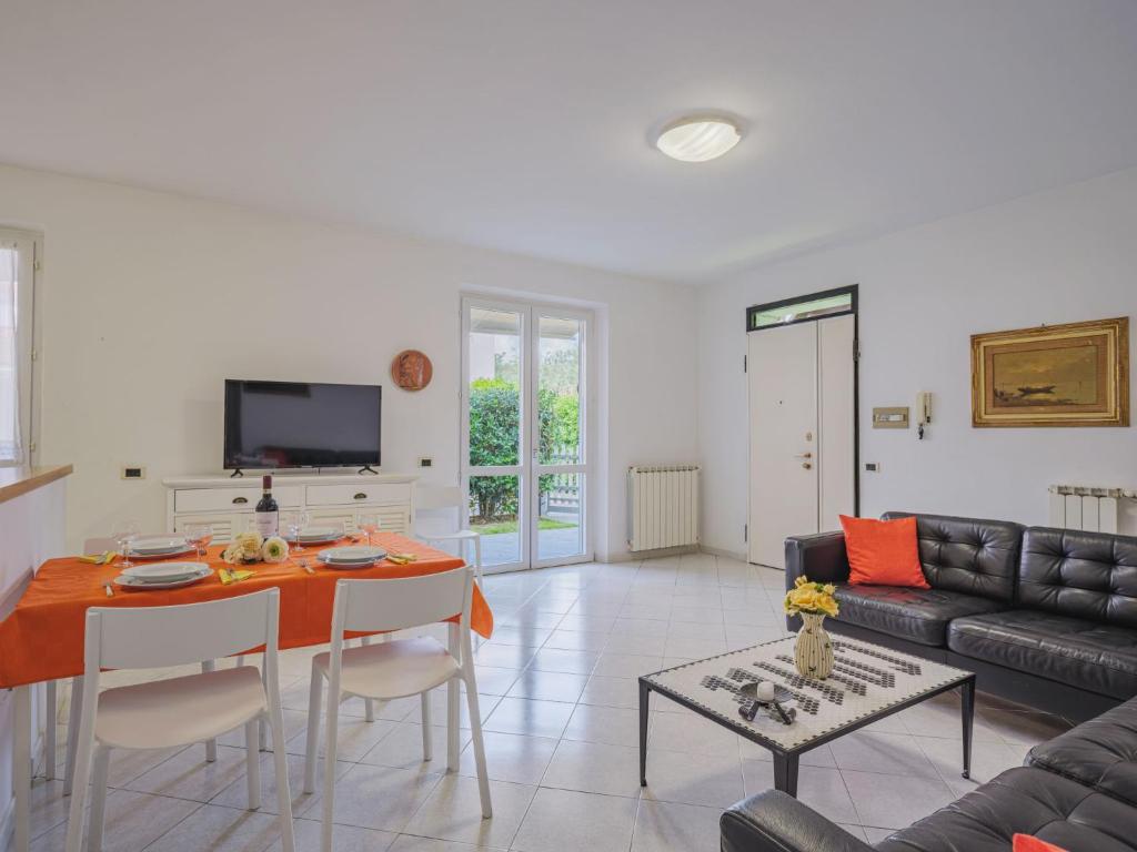 Televisor o centre d'entreteniment de Holiday Home Lucerna Due-3 by Interhome