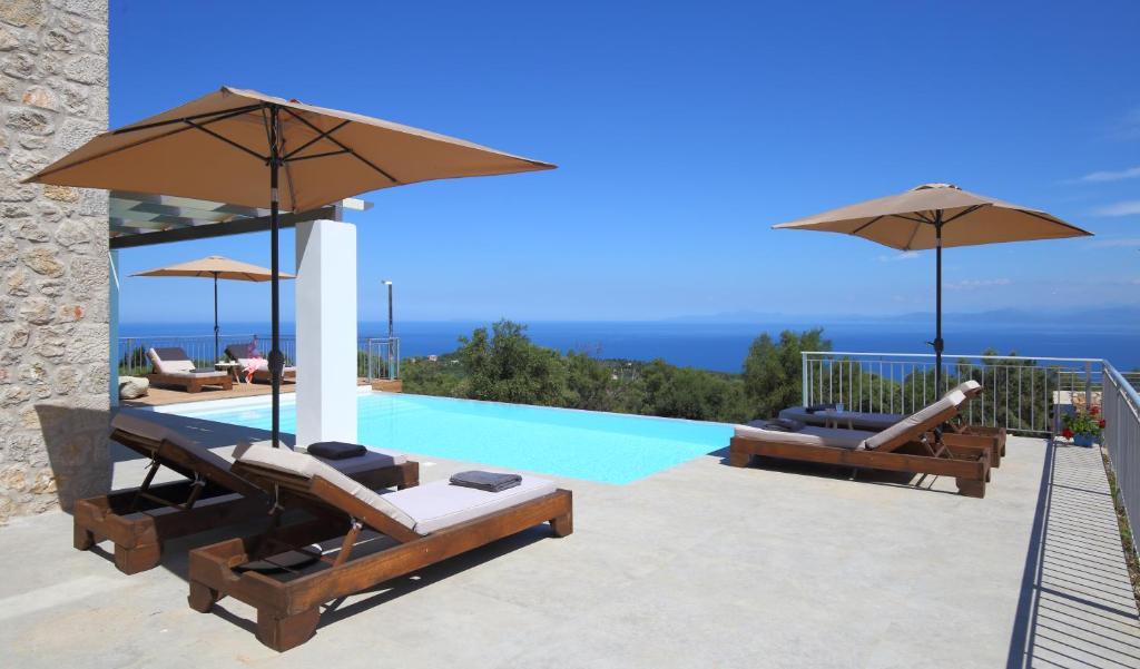 Bazén v ubytování Tsakmakis Villas - Luxury - Panoramic Sea View Lefkada nebo v jeho okolí