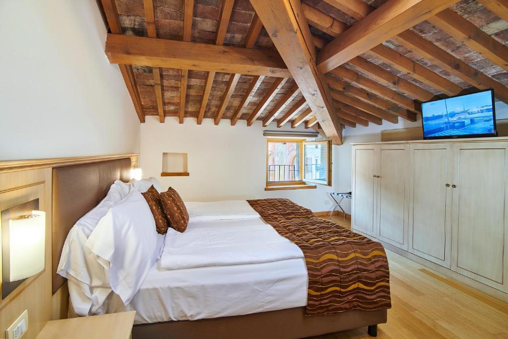 Postel nebo postele na pokoji v ubytování Hotel Portici - Romantik & Wellness