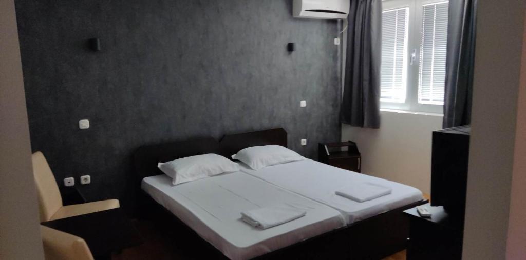 Apartments Philip II - Twin Room