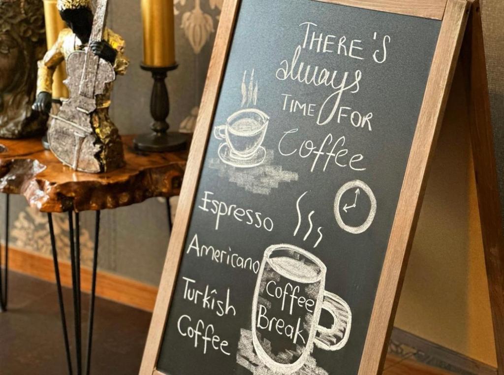 Příslušenství pro přípravu čaje a kávy v ubytování Line Suite Hotel
