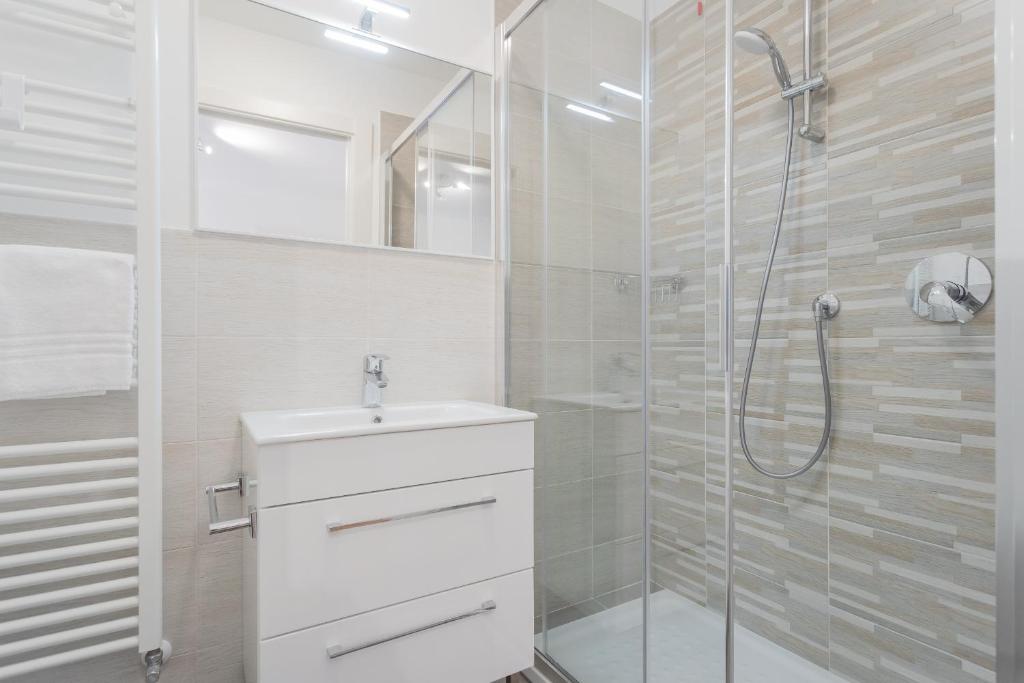 Koupelna v ubytování Pozzo Vertical Apartment with garden and parking by Rent All Como