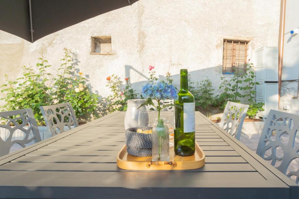 Nápoje v ubytování Pozzo Vertical Apartment with garden and parking by Rent All Como