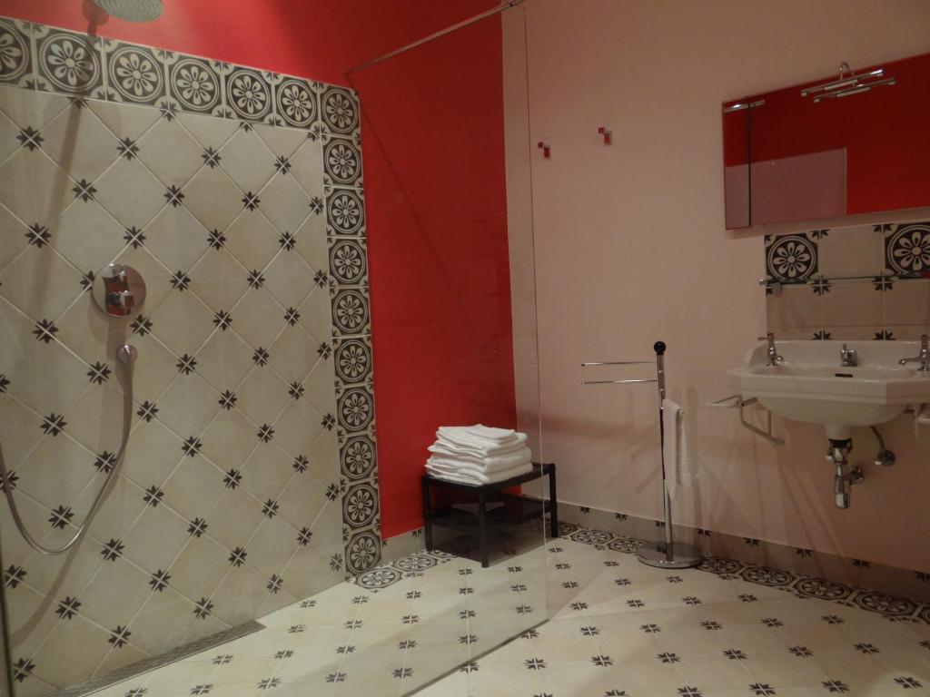 Koupelna v ubytování B&B Le Manoir de la Douve