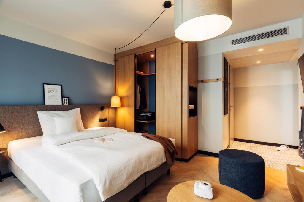 Postel nebo postele na pokoji v ubytování harry's home Berlin-Moabit hotel & apartments