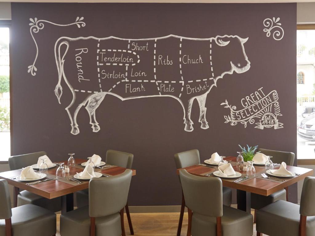 Reštaurácia alebo iné gastronomické zariadenie v ubytovaní BQ Can Picafort Hotel