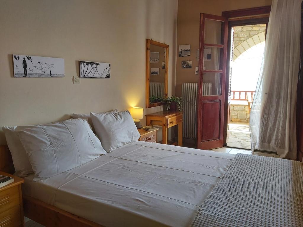 Postel nebo postele na pokoji v ubytování Almyra apt in Mani