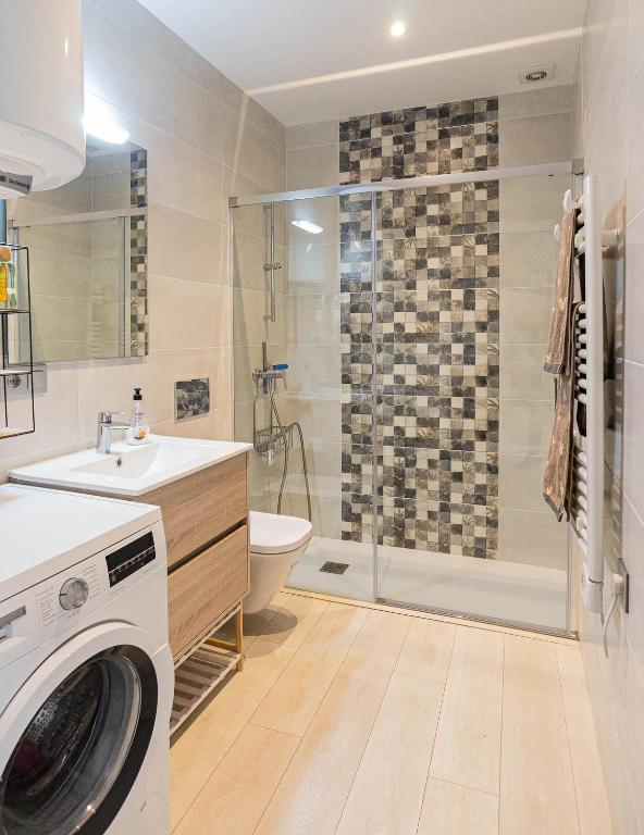a bathroom with a washing machine and a shower at ARABA9 in Zarautz