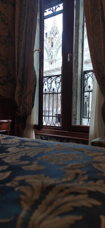 Łóżko lub łóżka w pokoju w obiekcie Bellevue Luxury Rooms - San Marco Luxury