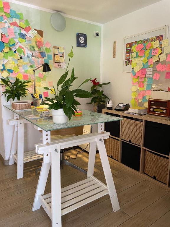 a white table with plants on it in a room at My Bnb Pisa in Pisa
