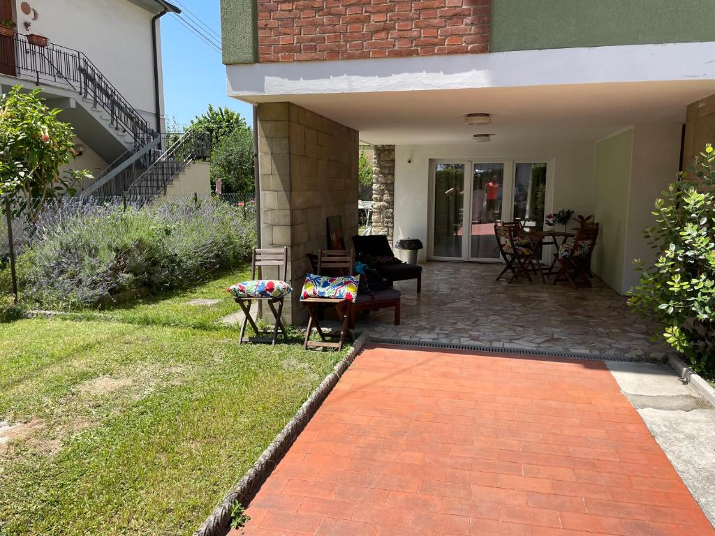 a patio with chairs and a table in a yard at My Bnb Pisa in Pisa