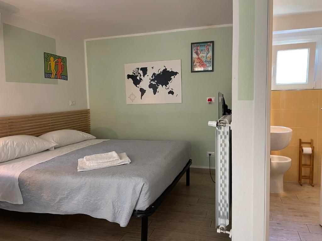 a bedroom with a bed and a bathroom with a sink at My Bnb Pisa in Pisa