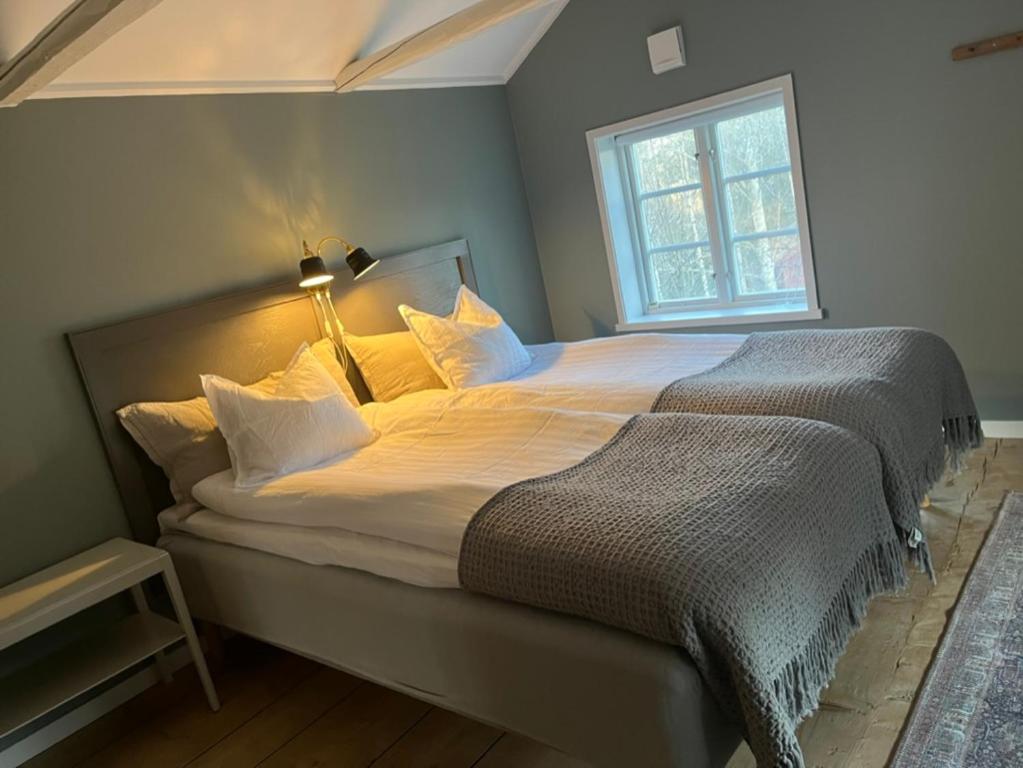 a large bed in a room with a window at Annexet Orrabackens in Järvsö