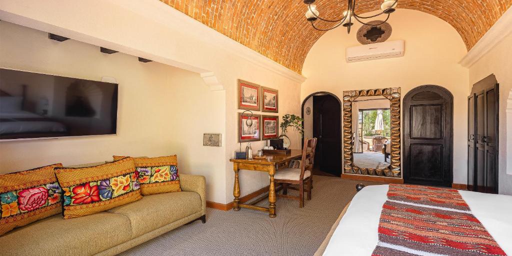 TV a/nebo společenská místnost v ubytování Hacienda El Santuario San Miguel de Allende