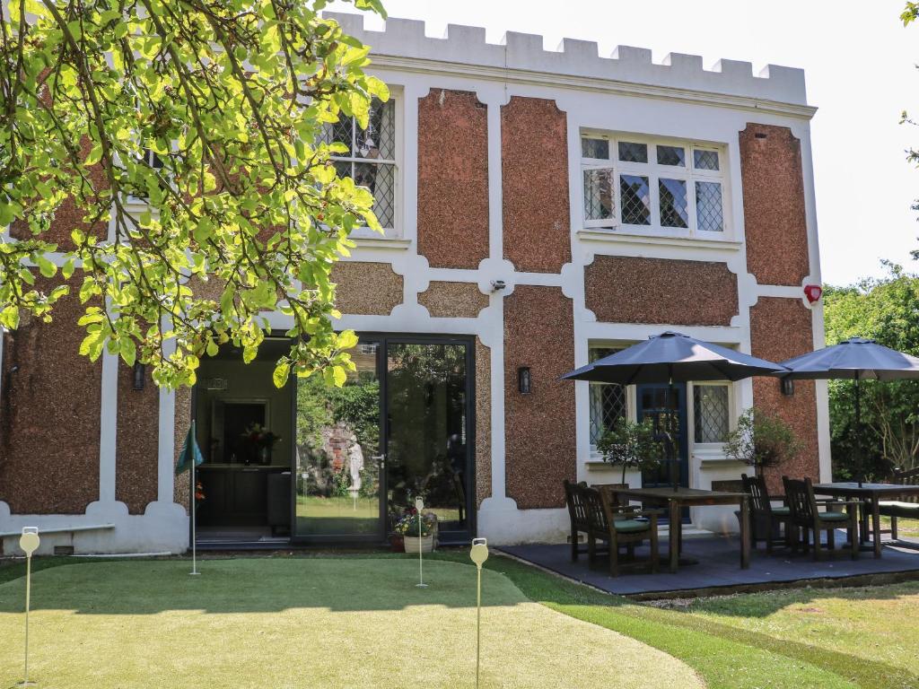 a building with tables and umbrellas in the courtyard at The Hideaway in Brighton & Hove
