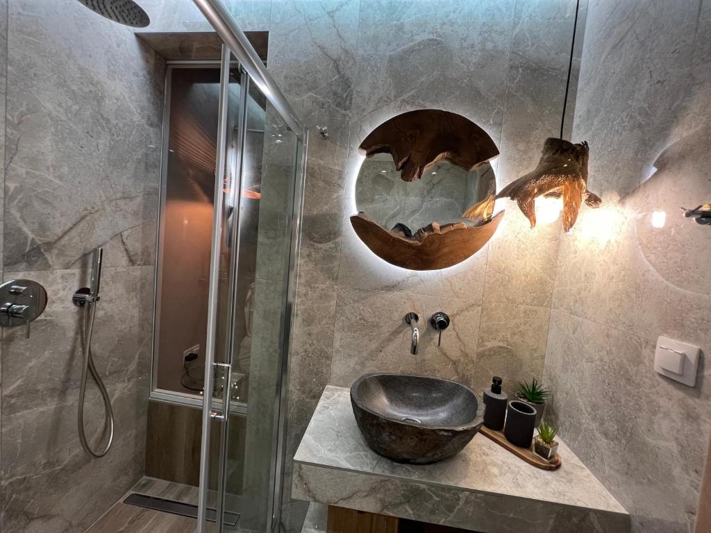 Supreme Secret Suite - 4