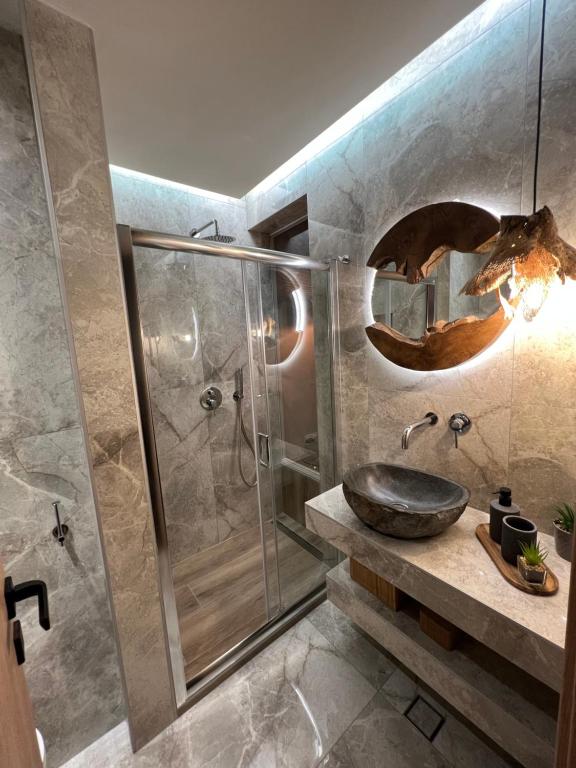 Supreme Secret Suite - 7