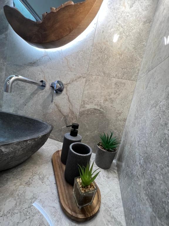 Supreme Secret Suite - 9