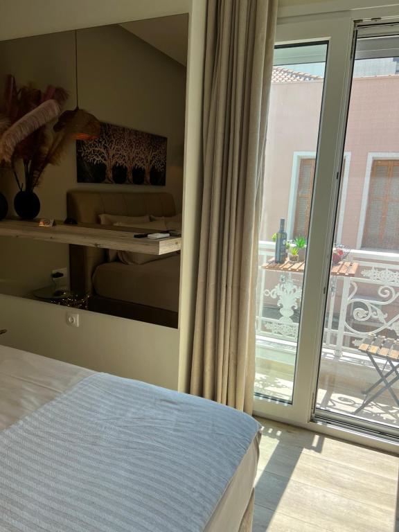 Supreme Secret Suite - 14