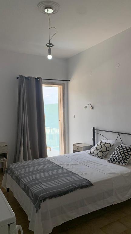 Postel nebo postele na pokoji v ubytování Ψιλή Άμμος