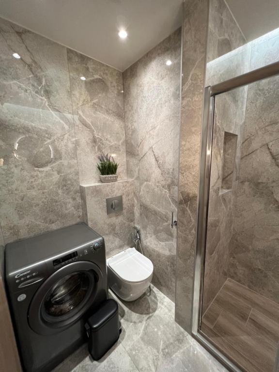 Supreme Secret Suite - 17