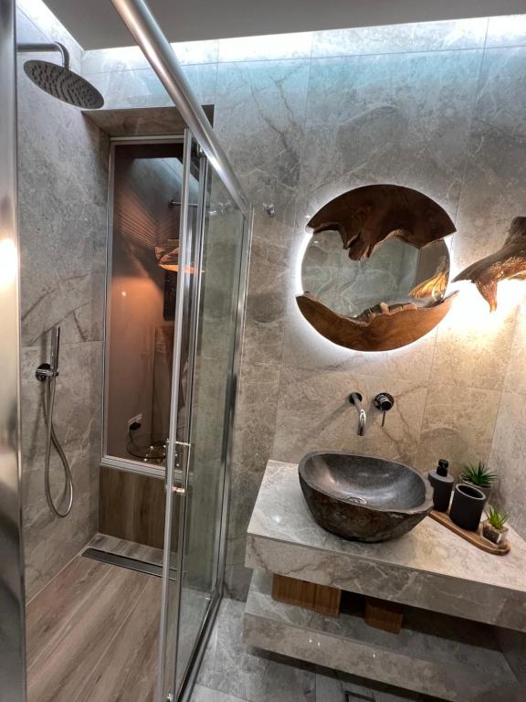 Supreme Secret Suite - 18