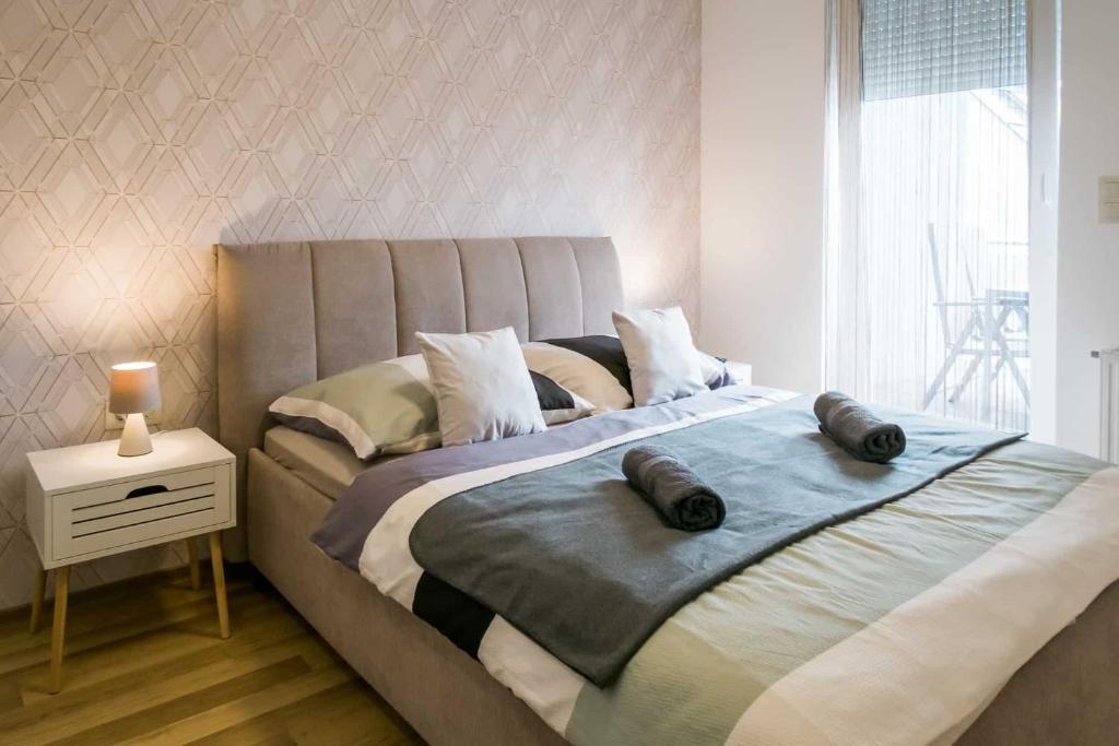 Posteľ alebo postele v izbe v ubytovaní Dévai-LUX Apartman Sárvár