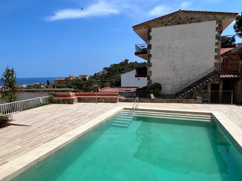 Bazén v ubytování ZEN Apartment sea views nebo v jeho okolí