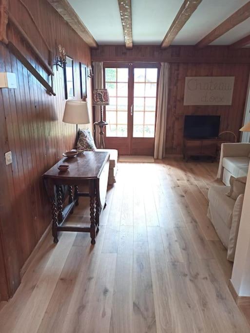 TV a/nebo společenská místnost v ubytování Cozy apartment in the heart of the Alps