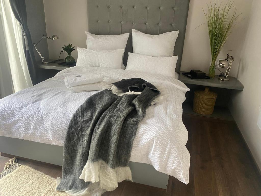 Postel nebo postele na pokoji v ubytování YVES Marrakech