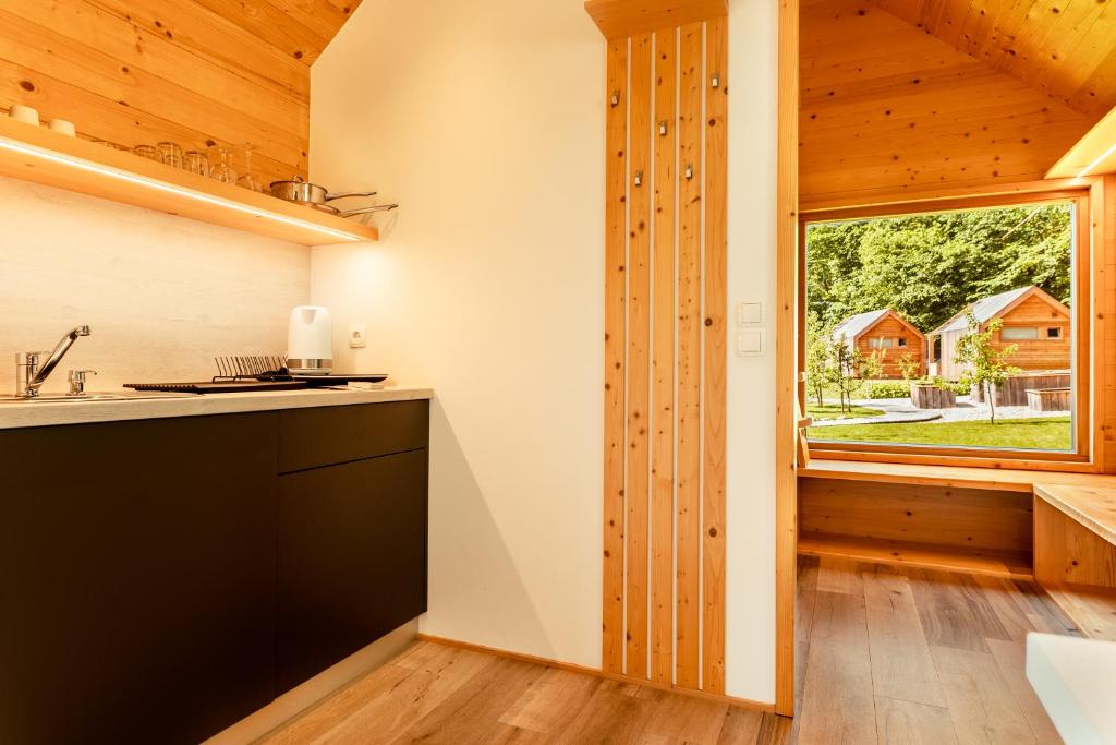 Köök või kööginurk majutusasutuses Glamping Mountain Fairy Tale