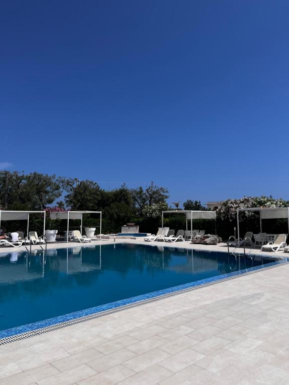 Basen w obiekcie Villa Lamandia lub w pobliżu