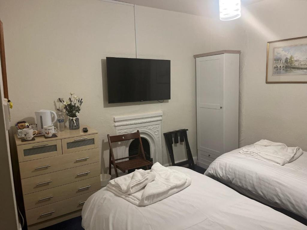 
Twin Room with Shower
