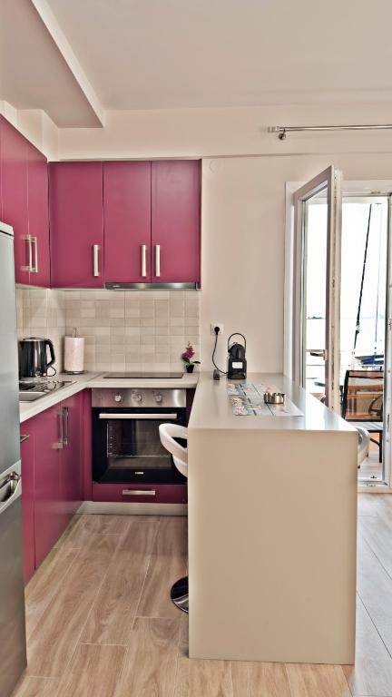 A kitchen or kitchenette at Sea Sparkle 1b